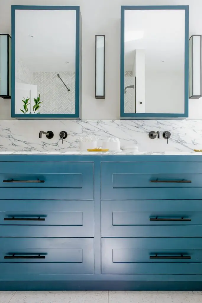 Bathroom with coloured cabinets